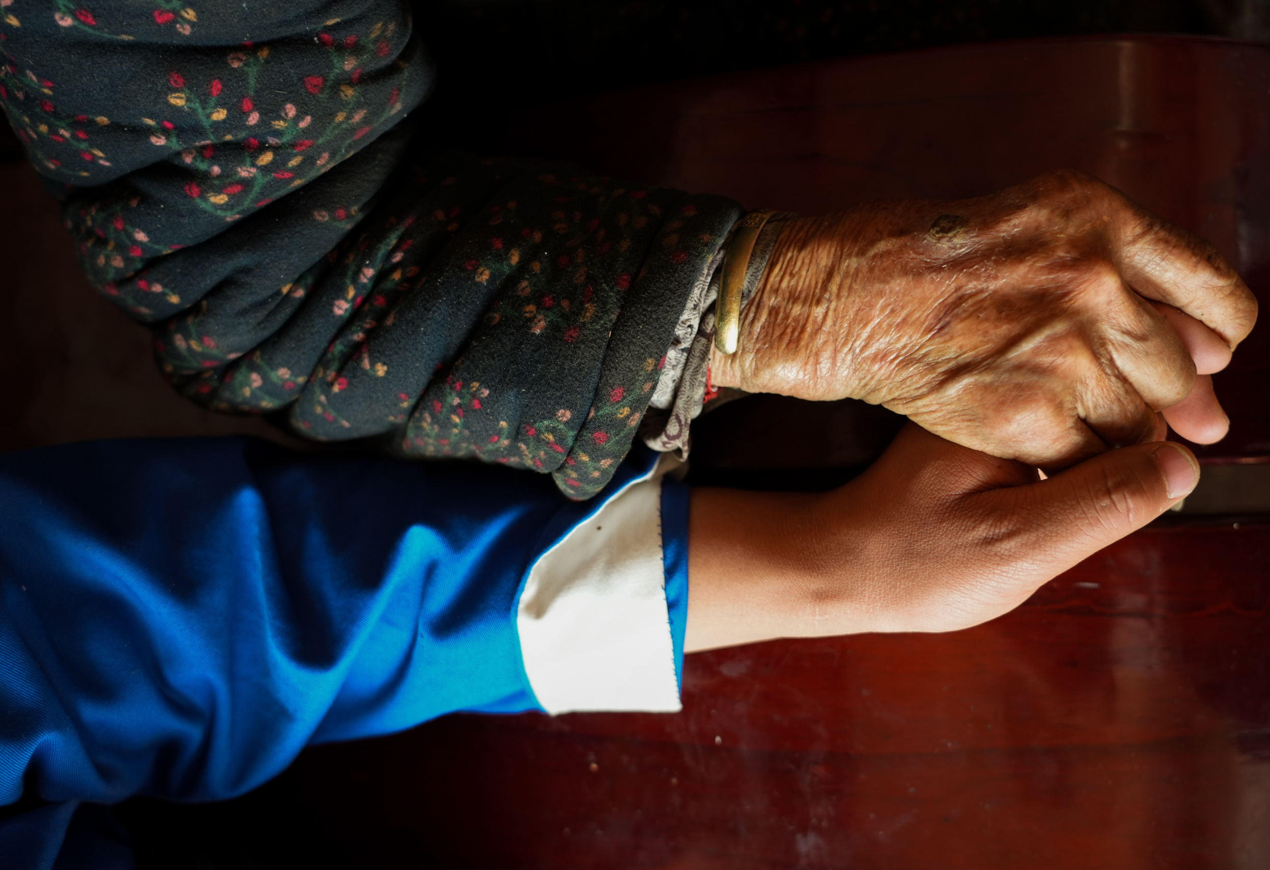 Viaggio tra le ultime donne dai piedi di loto